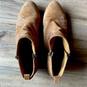 Lucky brand. Brownish/tan suede floral embroidered ankle boots.